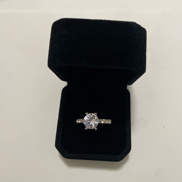 Elegant Sterling Silver White Topaz New Charms Unique Ring Size 9 - Picture 8 of 10